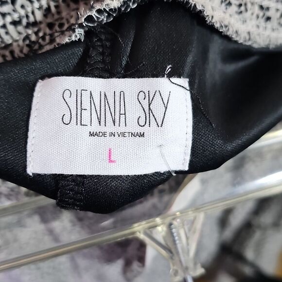 NWT Mini Skirt by Sienna Sky Black Gray Tiered Ruffles Lined, Size Large - Picture 4 of 7